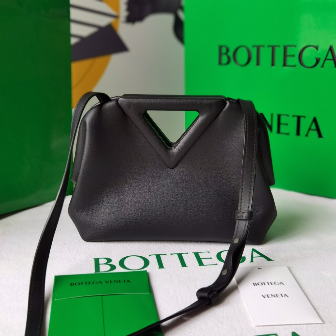 보테가베네타 The Triangle 미니 파우치 블랙 숄더백